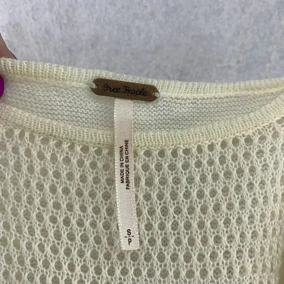 FREE‎ PEOPLE Cream Small Oversized Dolman Sleeve Crochet Cold Shoulder Sweater - Picture 6 of 7